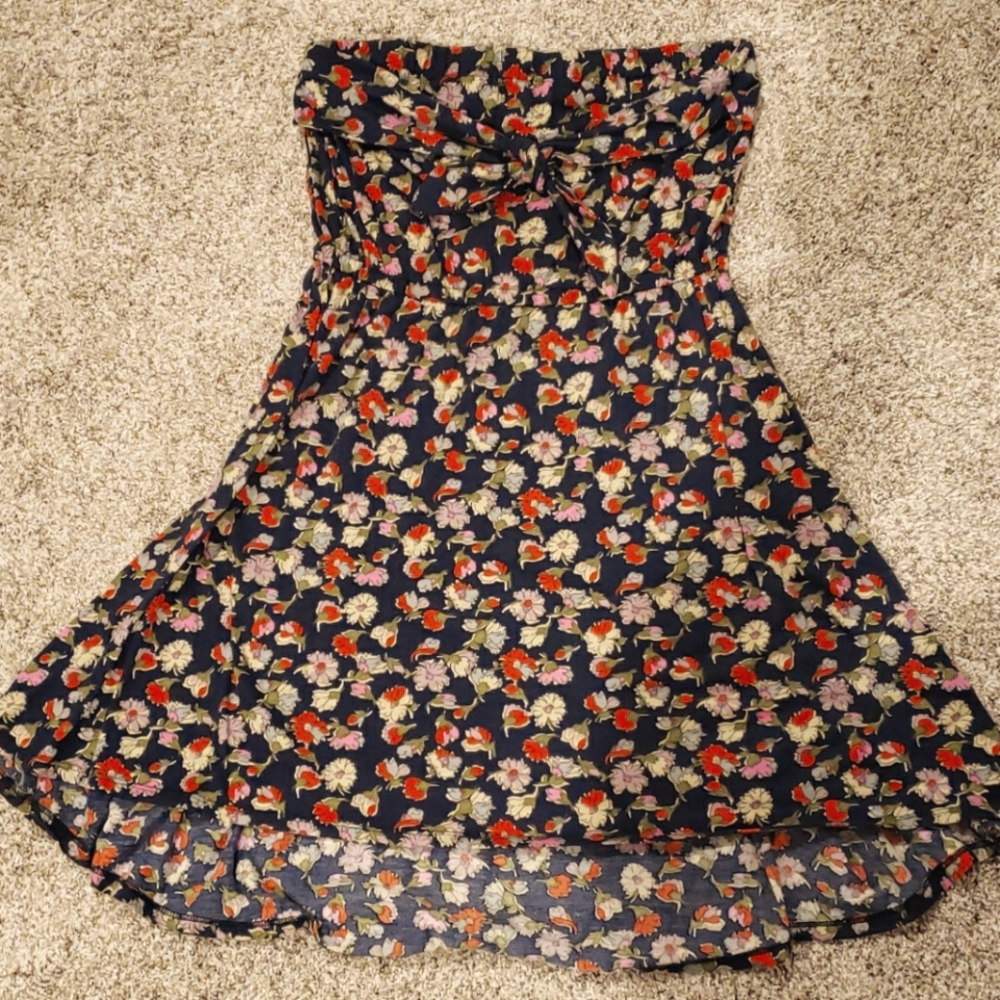 Flowy floral strapless dress
